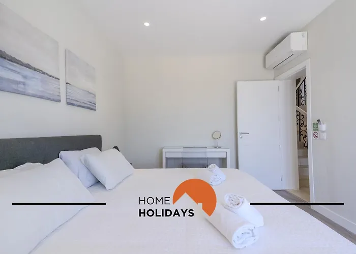 #285 Sea View Jacuzzi & Large Pool Holiday home