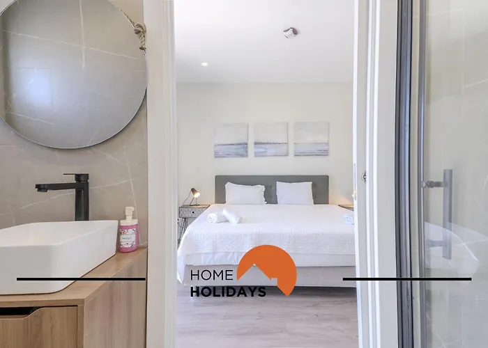 #285 Sea View Jacuzzi & Large Pool Holiday home *