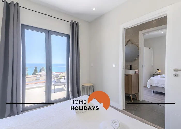 #285 Sea View Jacuzzi & Large Pool Holiday home