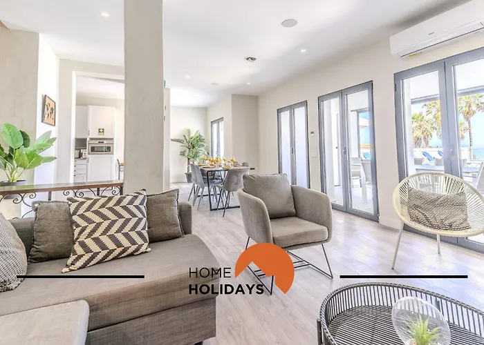 Holiday home #285 Sea View Jacuzzi & Large Pool