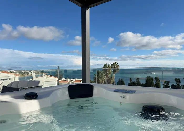 Holiday home #285 Sea View Jacuzzi & Large Pool